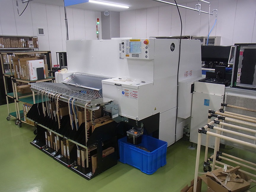 パナソニックラジアル部品自動挿入機の写真